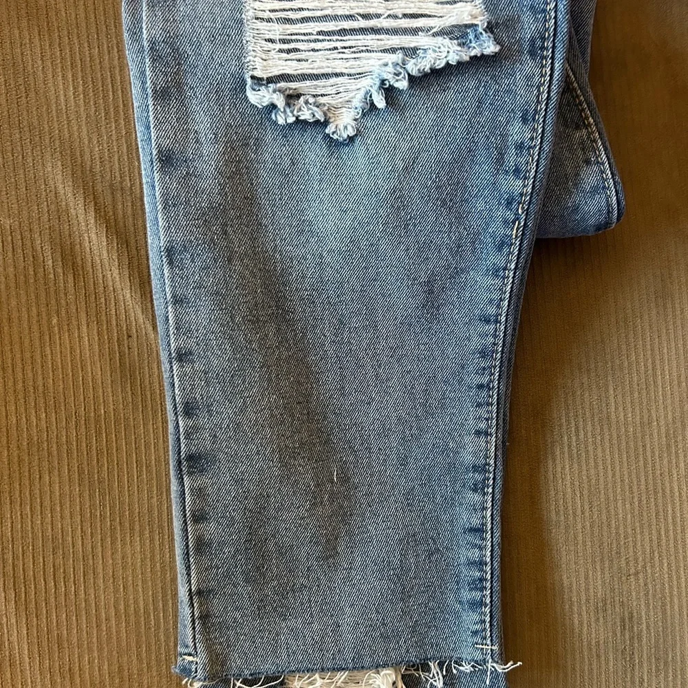 Almost Famous Boyfriend Distressed Jeans Sz 3 NWT - Picture 6 of 11